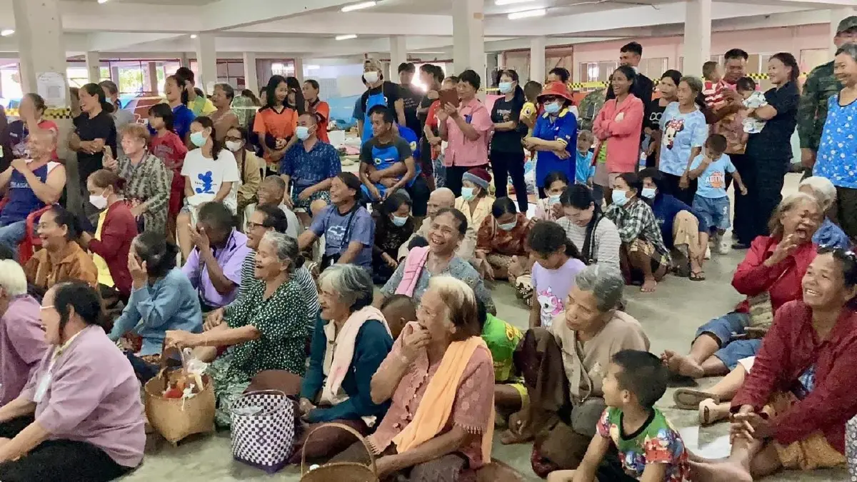 เสียงหัวเราะ รอยยิ้มผู้อพยพ เหตุปะทะชายแดนไทย-กัมพูชา