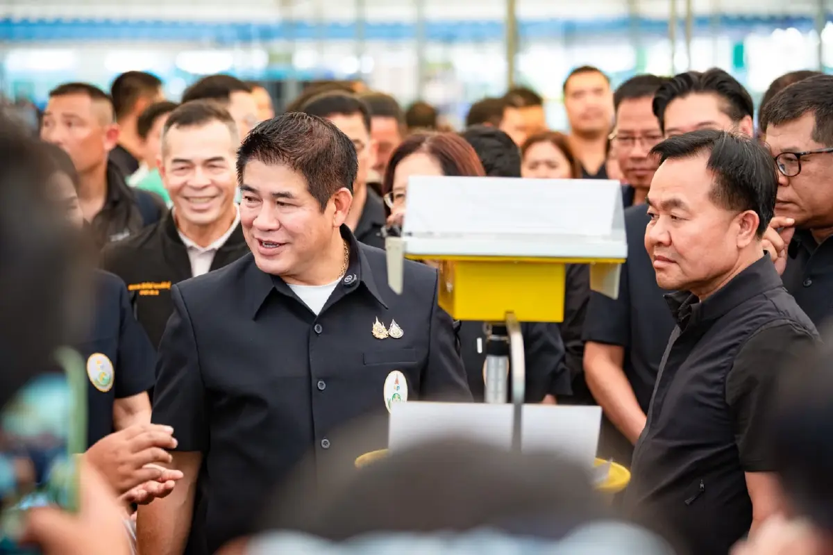 'ธรรมนัส–ยศสิงห์' ลุยช่วยเกษตรกรครบวงจร นครปฐม ย้ำ เรื่องของประชาชน รอไม่ได้