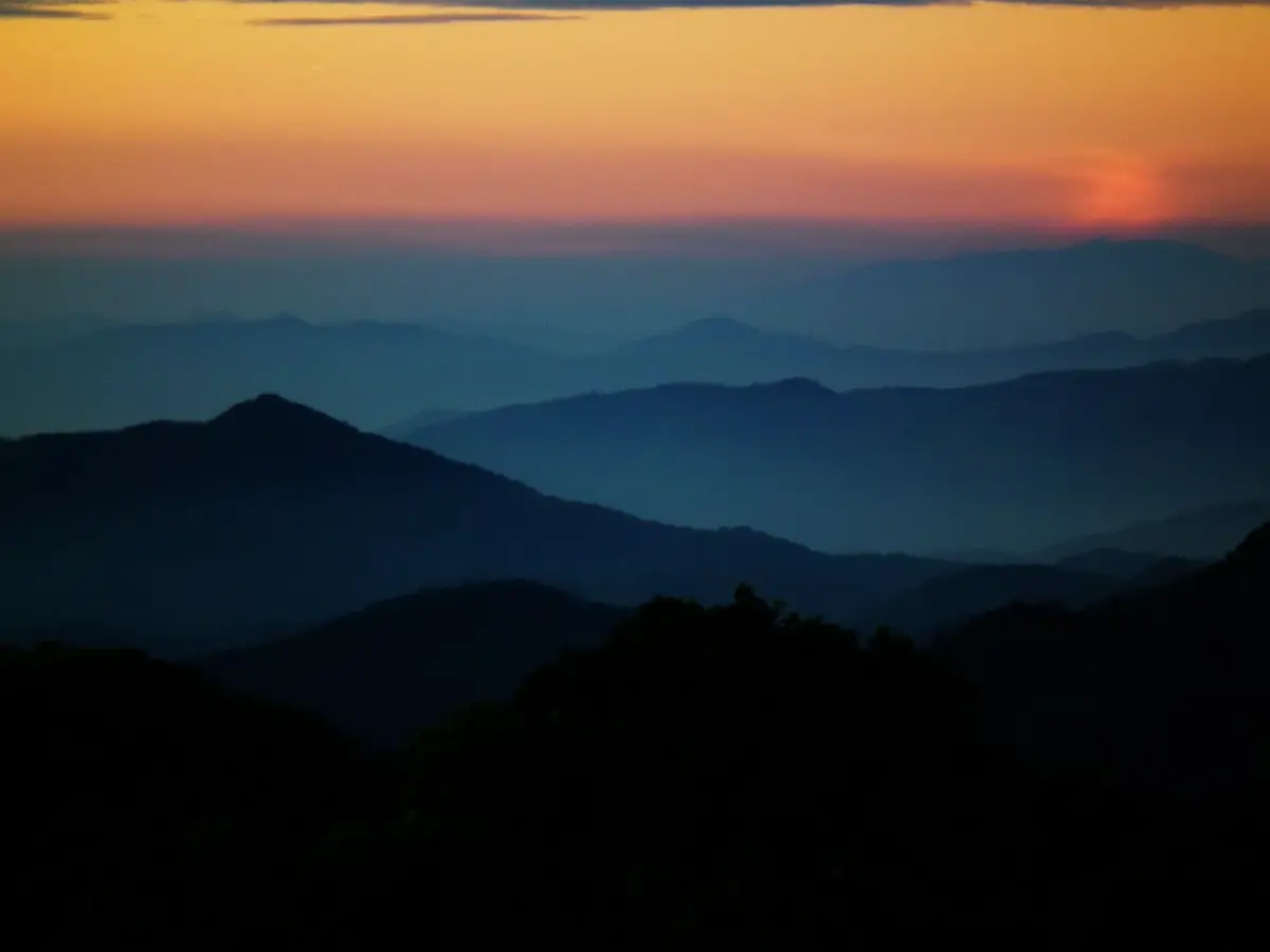 อินทนนท์...ด้วยพระบารมีคุ้มฟ้า