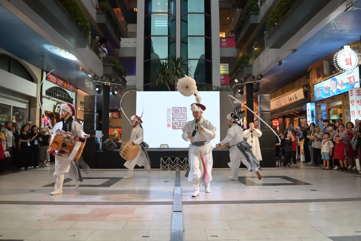 ศูนย์วัฒนธรรมเกาหลี จัดกิจกรรม 'วันกิมจิ 2025' อลังการย่านโคเรียนทาวน์