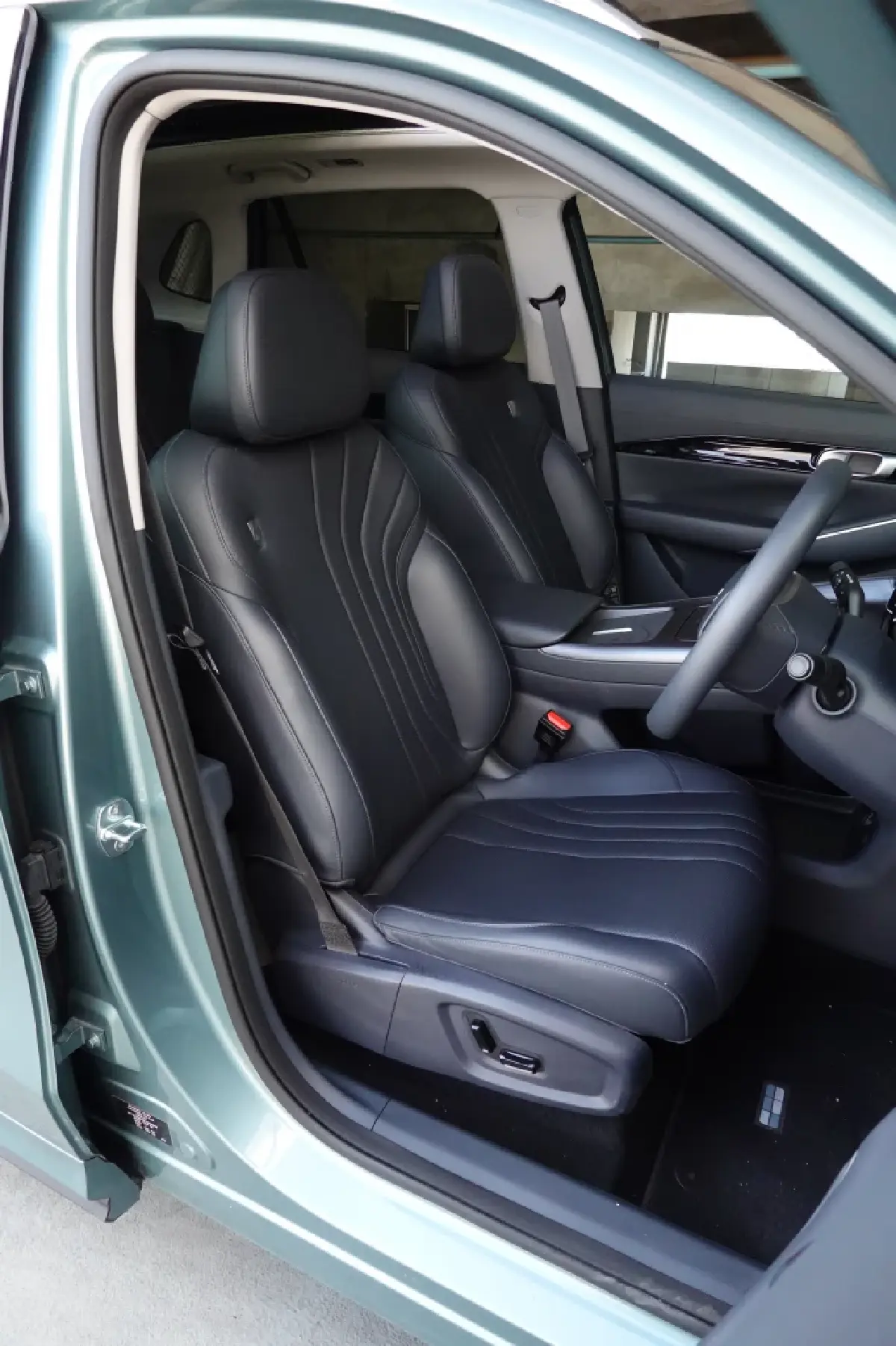 ‘จีลี อีเอ็กซ์ 5’ นั่งสบาย  ทางตรง ทางโค้งนิ่ง คลื่น ลอน เด้งเล็กน้อย