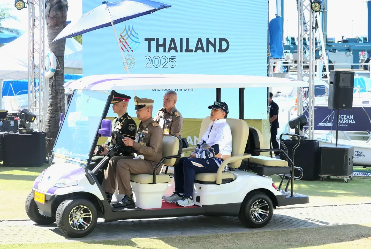 ในหลวง-ราชินี เสด็จฯชลบุรี ในการแข่งขันกีฬากีฬาเรือใบ ซีเกมส์