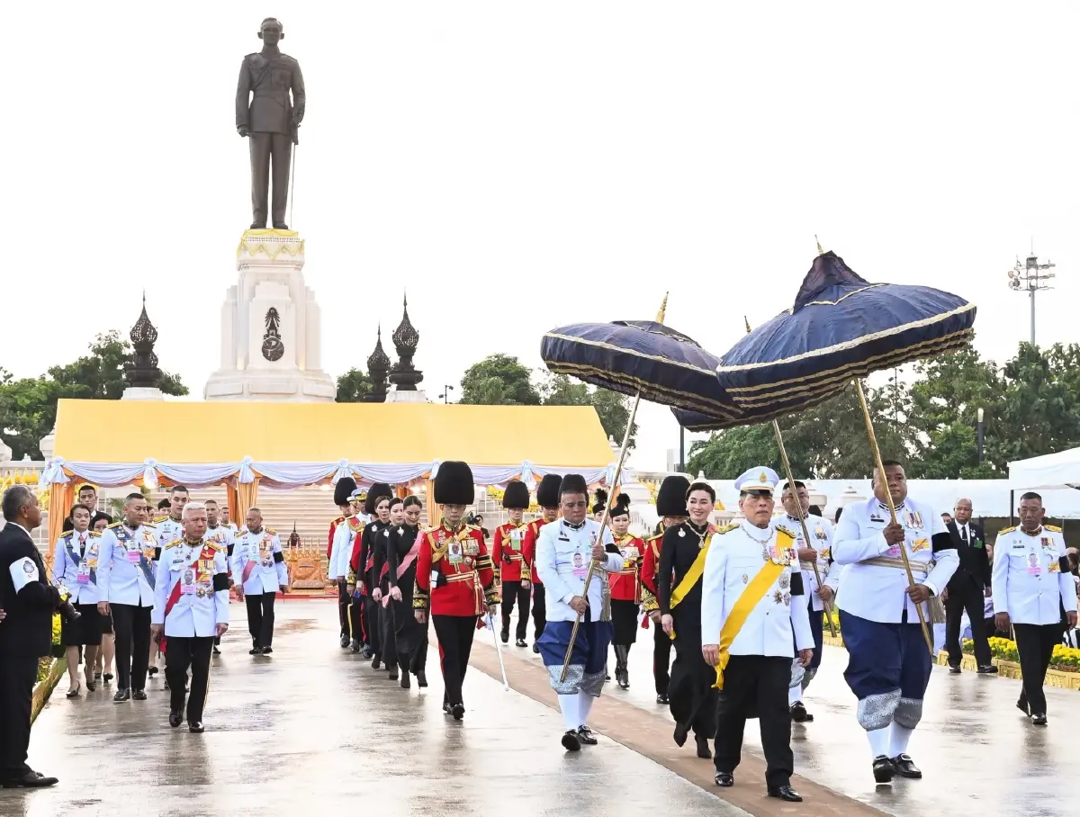 ในหลวง-พระราชินี ทรงปฏิบัติพระราชกรณียกิจ วันคล้ายวันพระบรมราชสมภพ รัชกาลที่ 9
