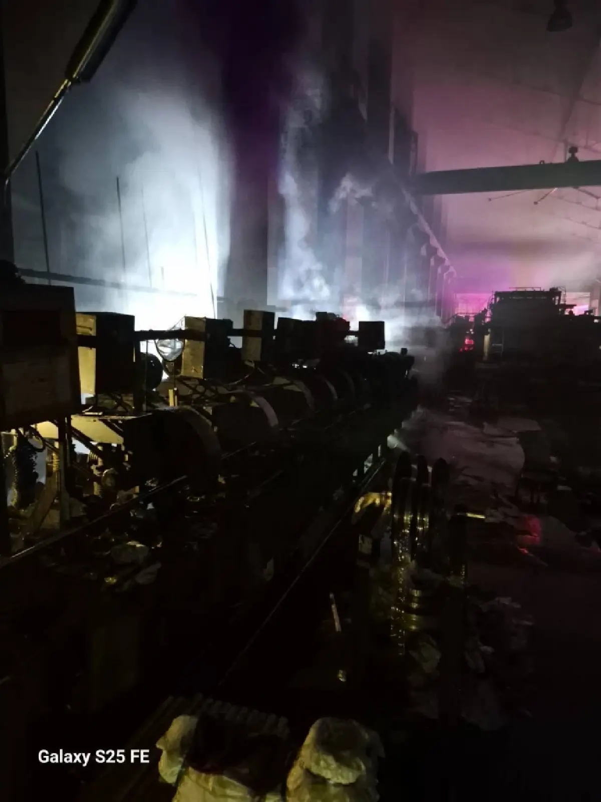 ไฟไหม้โรงงานท่อสแตนเลส สมุทรสาคร เพลิงโหมอย่างหนัก ต.บางน้ำจืด