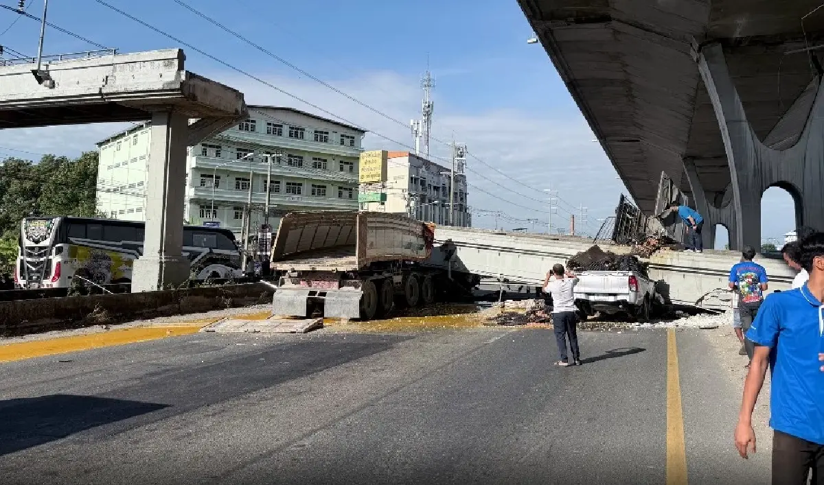 ด่วน! สะพานลอยถล่มทับรถ บางนา-ตราด กม.34 คนติดในรถ มีแก๊สรั่วด้วย