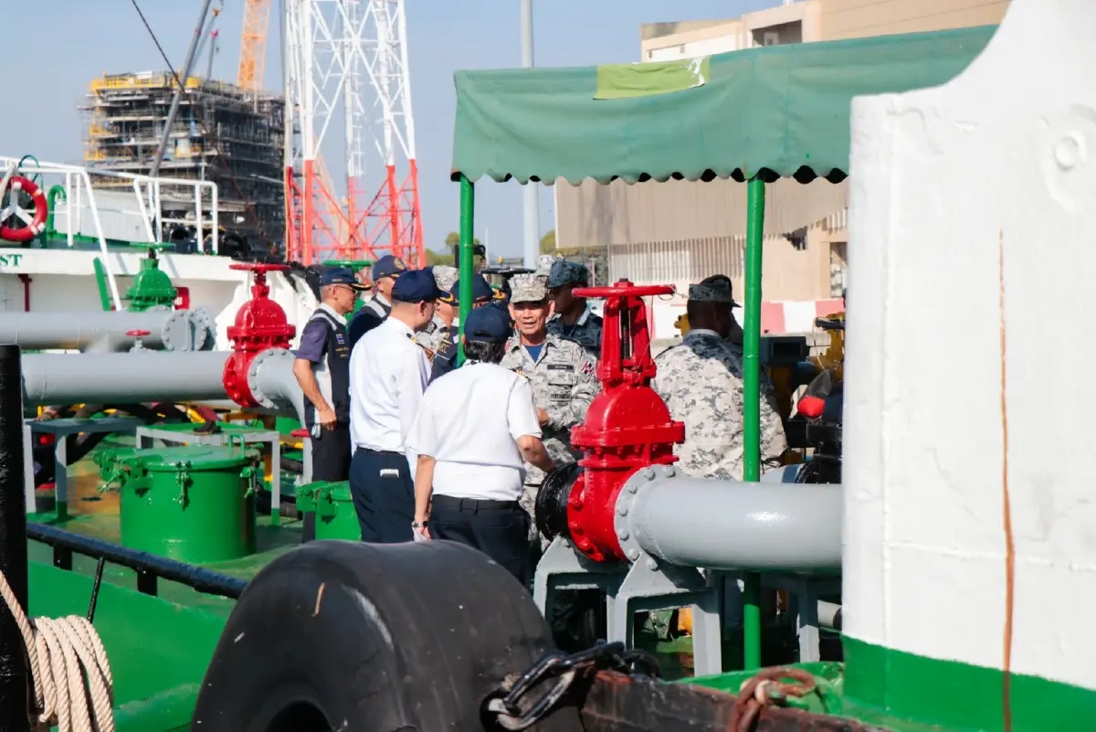 จับเรือบรรทุกน้ำมันกลางอ่าวไทย ตรวจสอบขนยุทธปัจจัยไปกัมพูชา