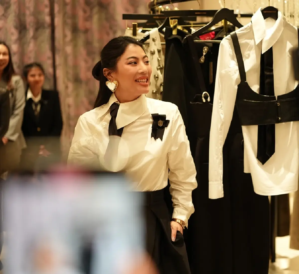 เจ้าฟ้าสิริวัณณวรีฯ ฉลองพระองค์วันเปิด SIRIVANNAVARI ร้านใหม่