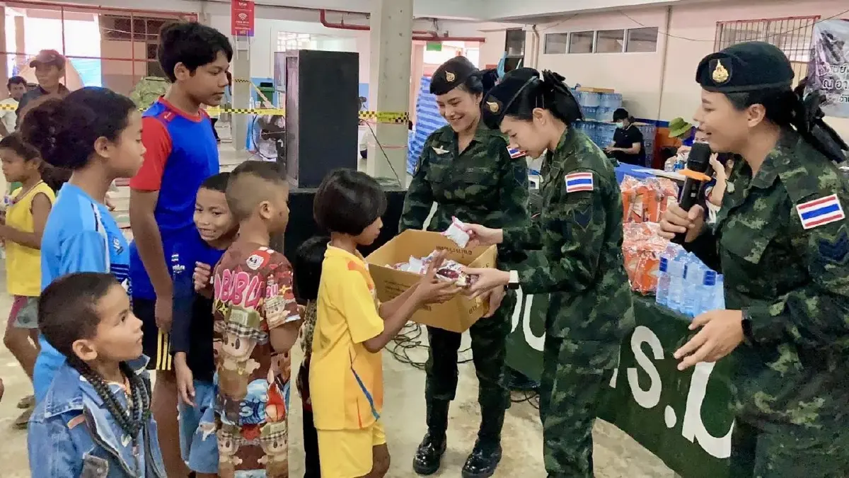 เสียงหัวเราะ รอยยิ้มผู้อพยพ เหตุปะทะชายแดนไทย-กัมพูชา