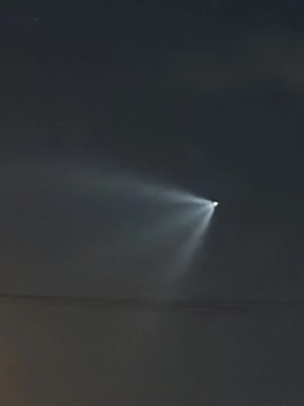 ไขปริศนา 'แสงรูปกรวย' จากไอพ่นจรวด Falcon 9 เหนือท้องฟ้าทั่วไทย