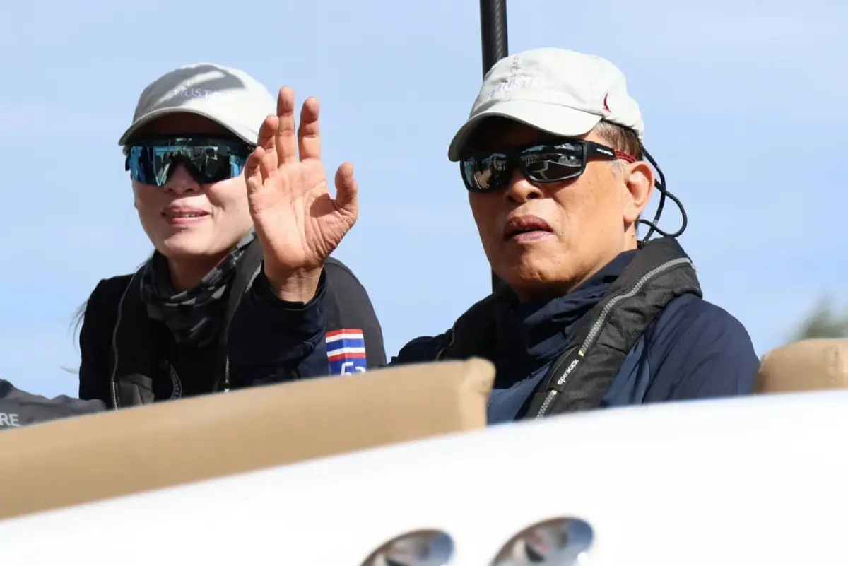 ในหลวง พระราชินี เสด็จฯ พระราชทานรางวัล 'ภูเก็ตคิงส์คัพรีกัตต้า'