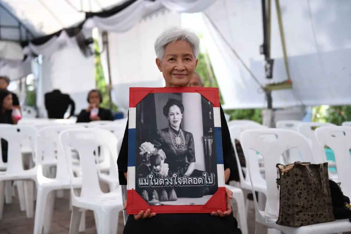 เข้ากราบพระบรมศพ ยอดพุ่ง 2 แสน กทม. เผย 5 ธ.ค. ปิดจุดคัดกรอง 13.00 น.