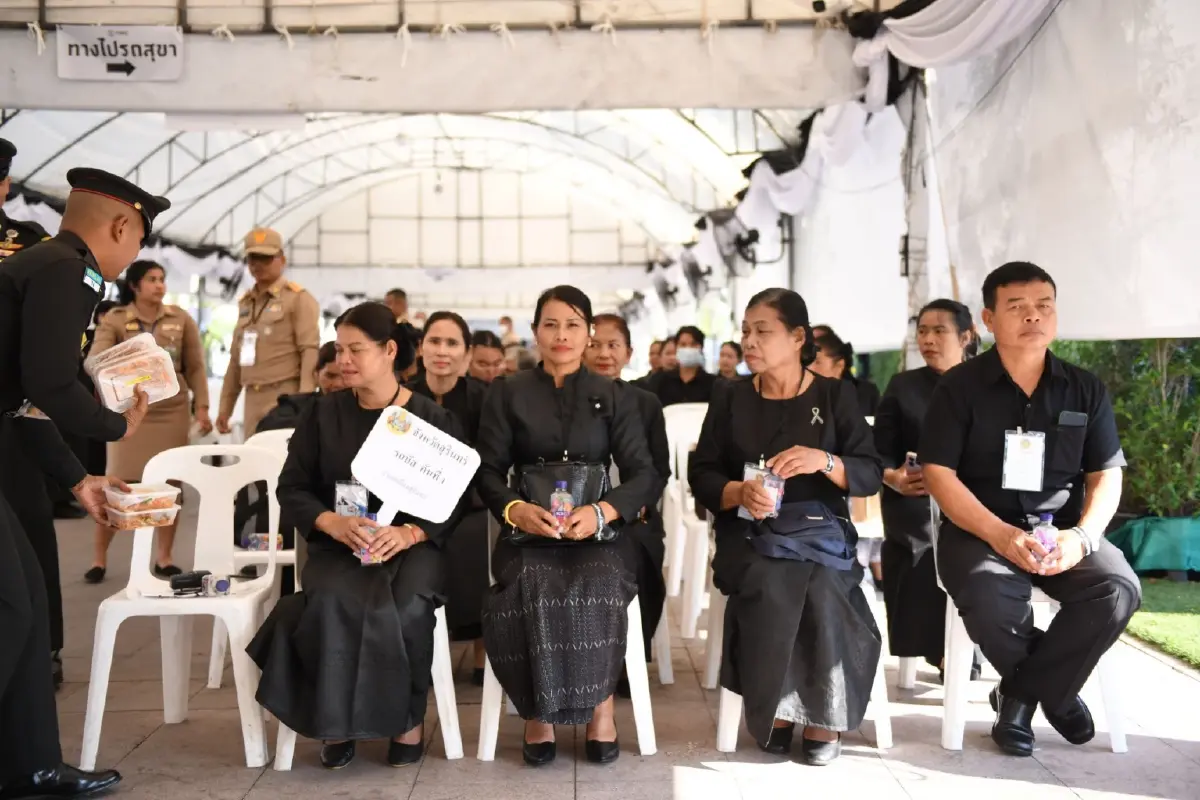 เข้ากราบพระบรมศพ ยอดพุ่ง 2 แสน กทม. เผย 5 ธ.ค. ปิดจุดคัดกรอง 13.00 น.