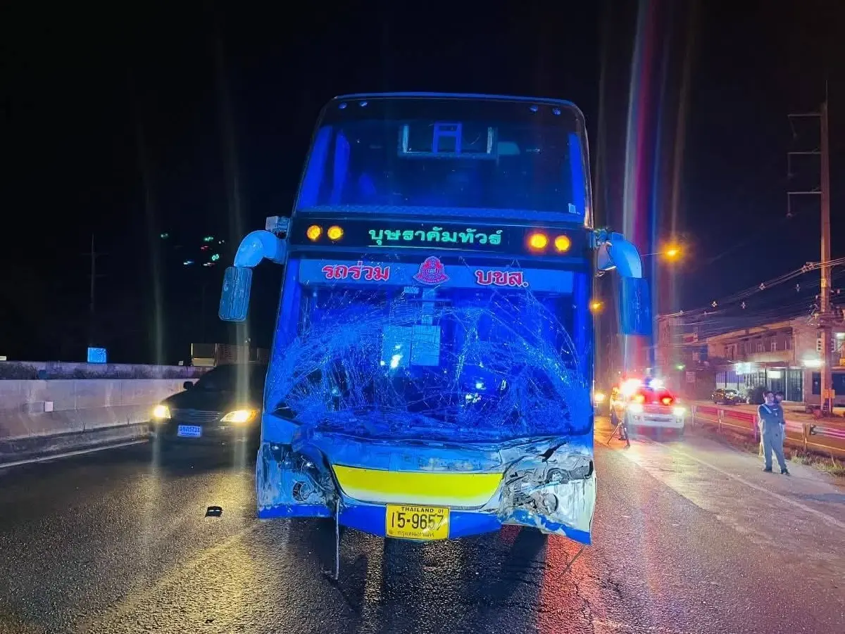 ด่วน รถทัวร์ กรุงเทพ-หนองบัวลำภู พุ่งชนรถบรรทุก ถ.มิตรภาพ กลางดง
