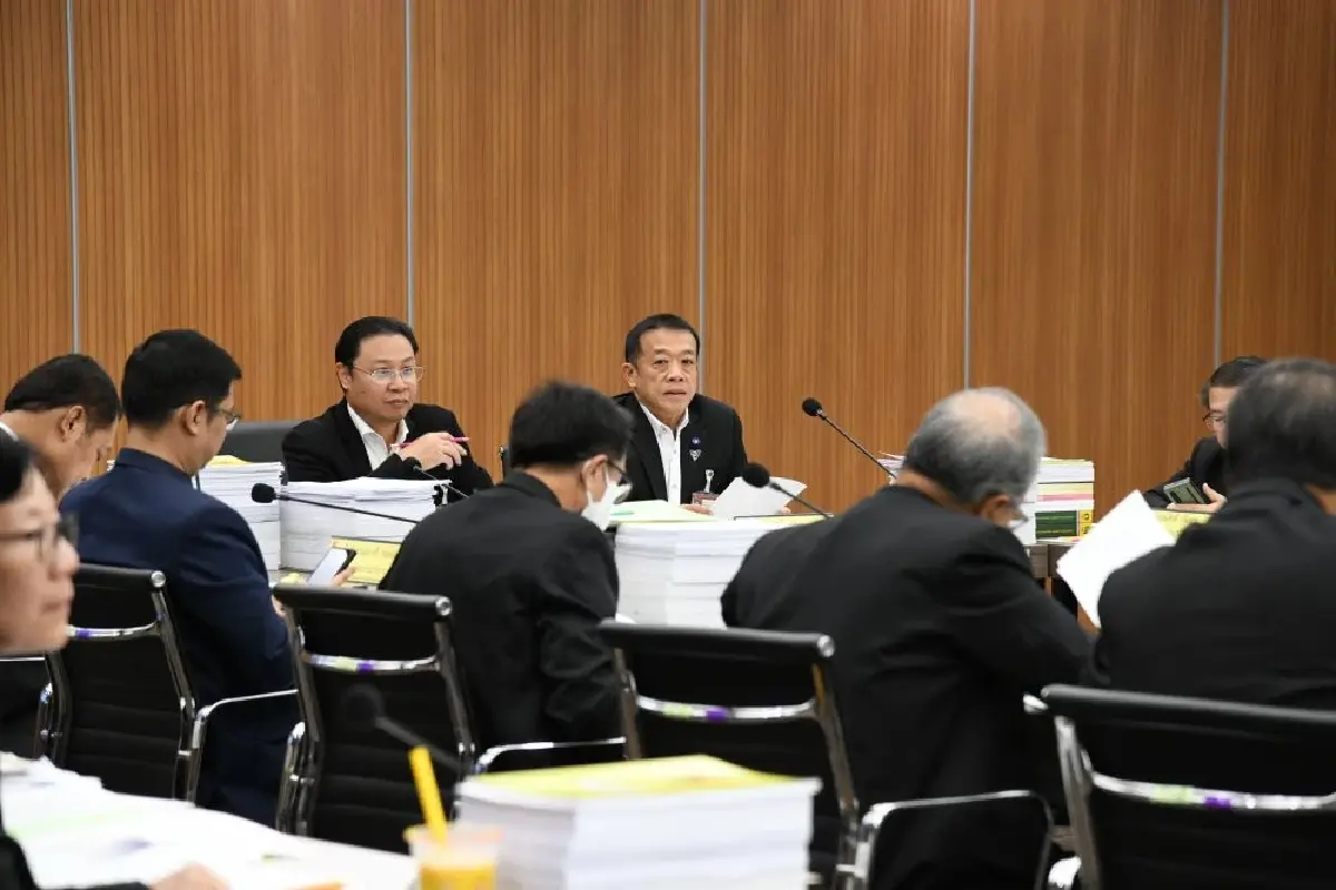 จับตา! อลหม่าน 'แก้รัฐธรรมนูญ' ศึก 3 เส้า ‘ส้ม-แดง-น้ำเงิน’