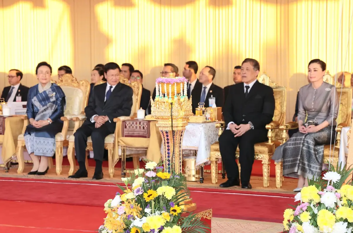 'ในหลวง-พระราชินี' เสด็จฯ เปิดสะพานมิตรภาพไทย-ลาว แห่งที่ 5 จังหวัดบึงกาฬ