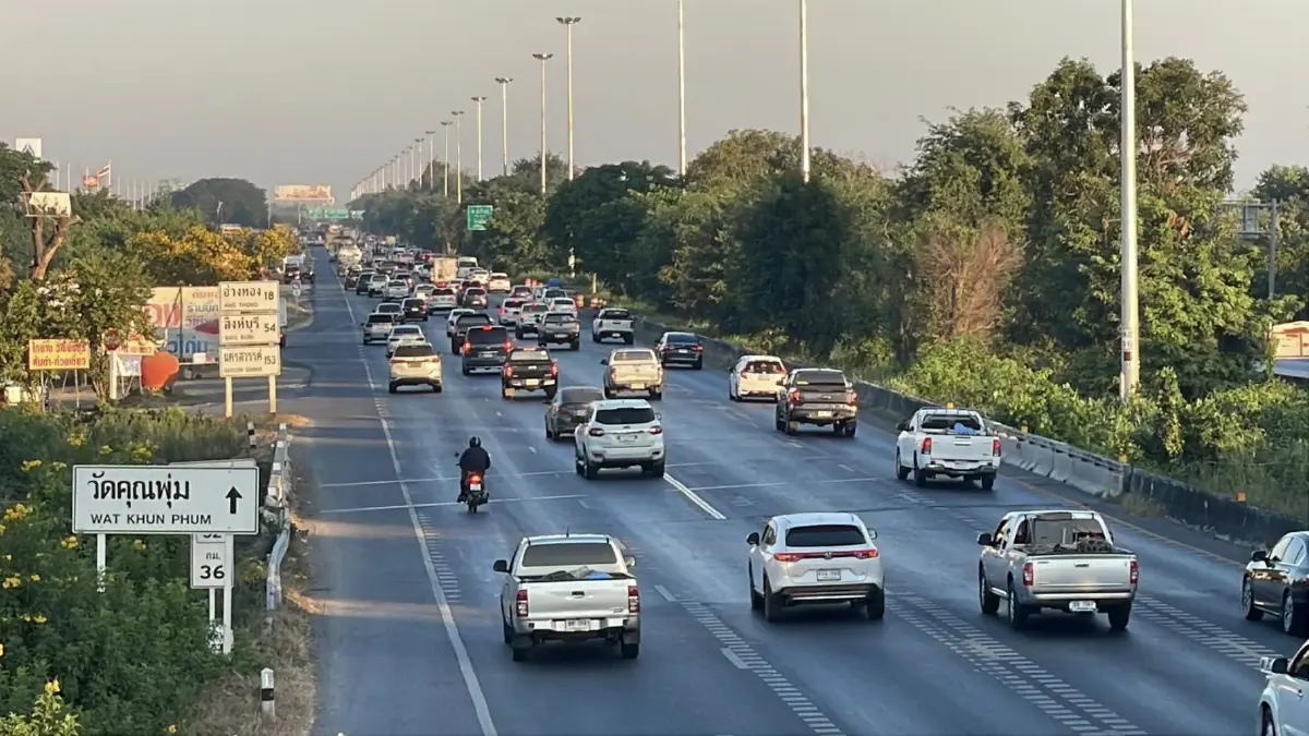 เช็กเส้นทาง ถนนสายเอเชีย รถเต็ม 4 เลน คนกลับบ้าน จับตาแยกบางปะหัน