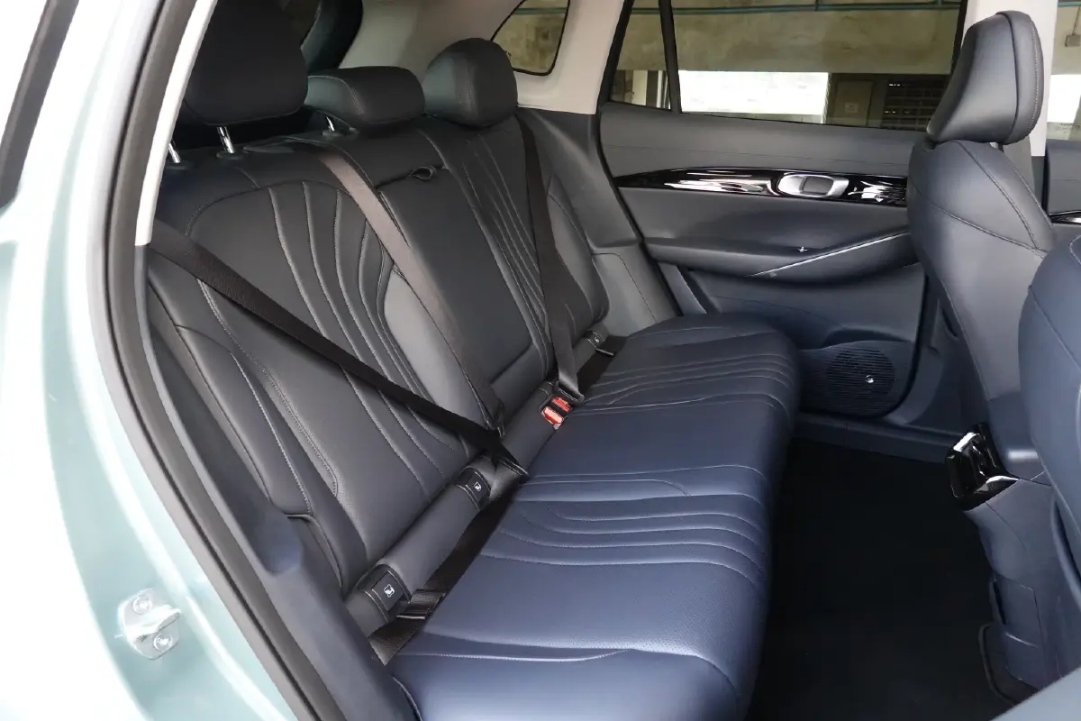 ‘จีลี อีเอ็กซ์ 5’ นั่งสบาย  ทางตรง ทางโค้งนิ่ง คลื่น ลอน เด้งเล็กน้อย