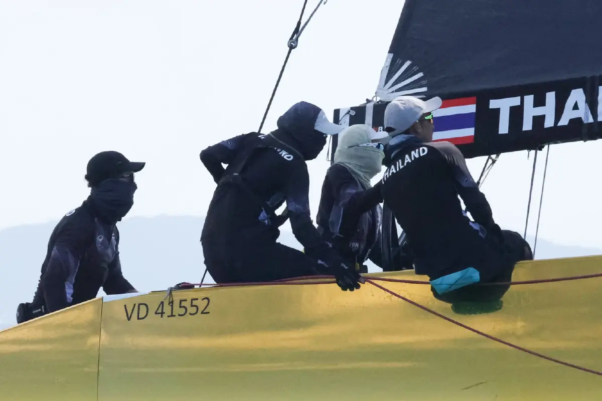 'พระราชินี' สร้างประวัติศาสตร์ ทรงนำทัพเรือใบไทย คว้าเหรียญทอง ซีเกมส์ ครั้งที่ 33