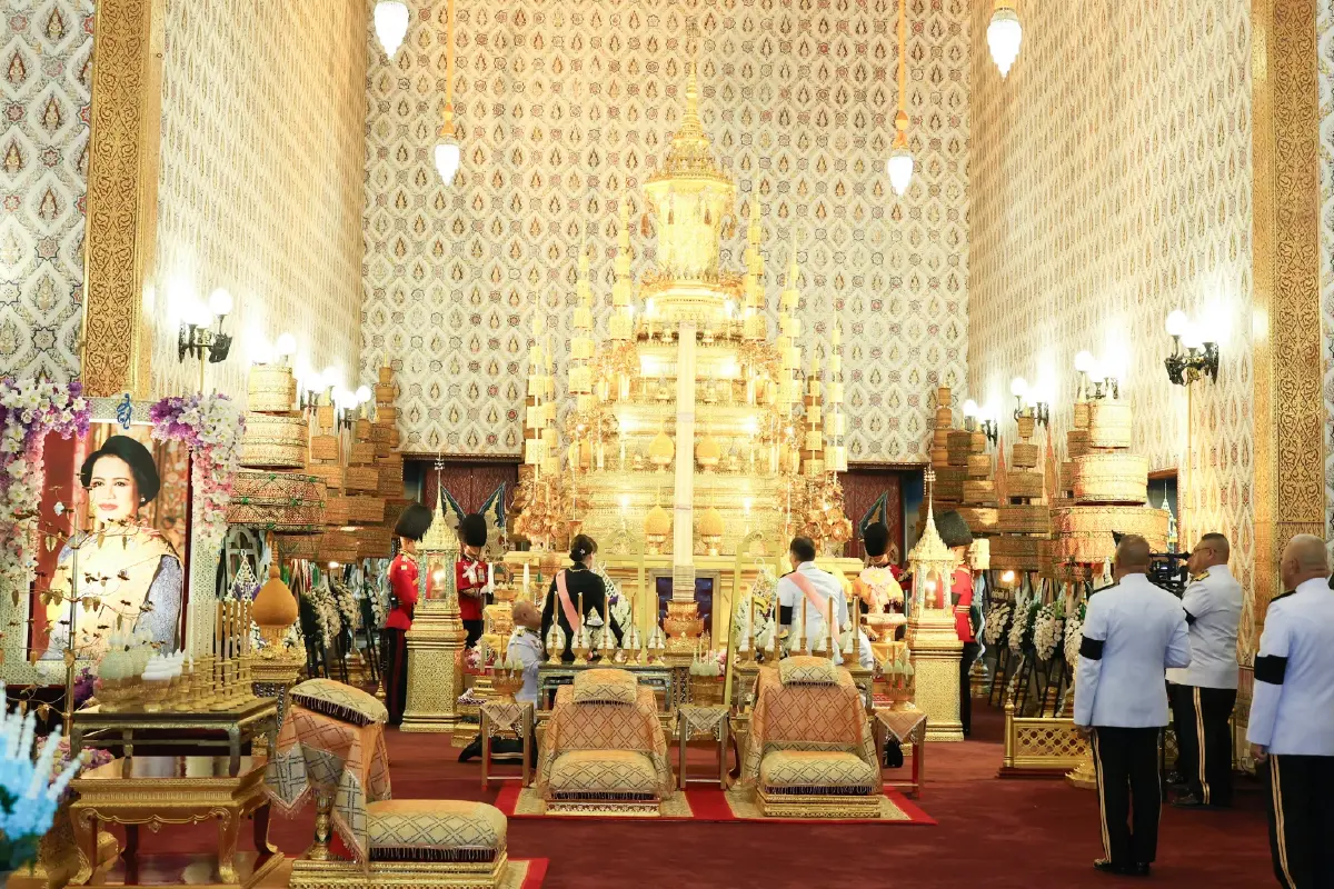 ในหลวง-พระราชินี เสด็จฯ ทรงบำเพ็ญพระราชกุศลปัญญาสมวาร ถวายพระบรมศพ พระพันปีหลวง