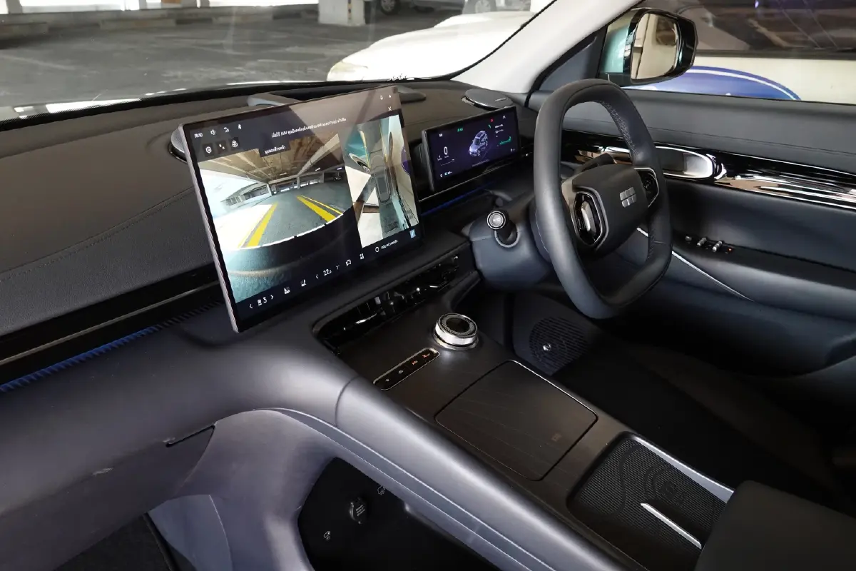 ‘จีลี อีเอ็กซ์ 5’ นั่งสบาย  ทางตรง ทางโค้งนิ่ง คลื่น ลอน เด้งเล็กน้อย