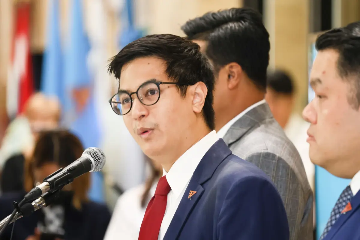 จับตา! อลหม่าน 'แก้รัฐธรรมนูญ' ศึก 3 เส้า ‘ส้ม-แดง-น้ำเงิน’