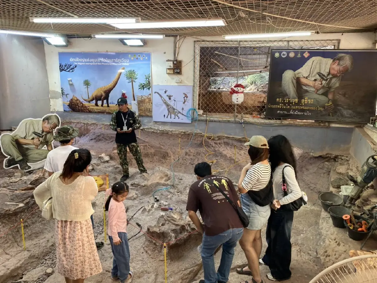 เปิดภาพ 'ผาชมตะวัน' พระอาทิตย์ขึ้นส่งท้ายปี 68 หนาวสะท้าน 16 องศาฯ