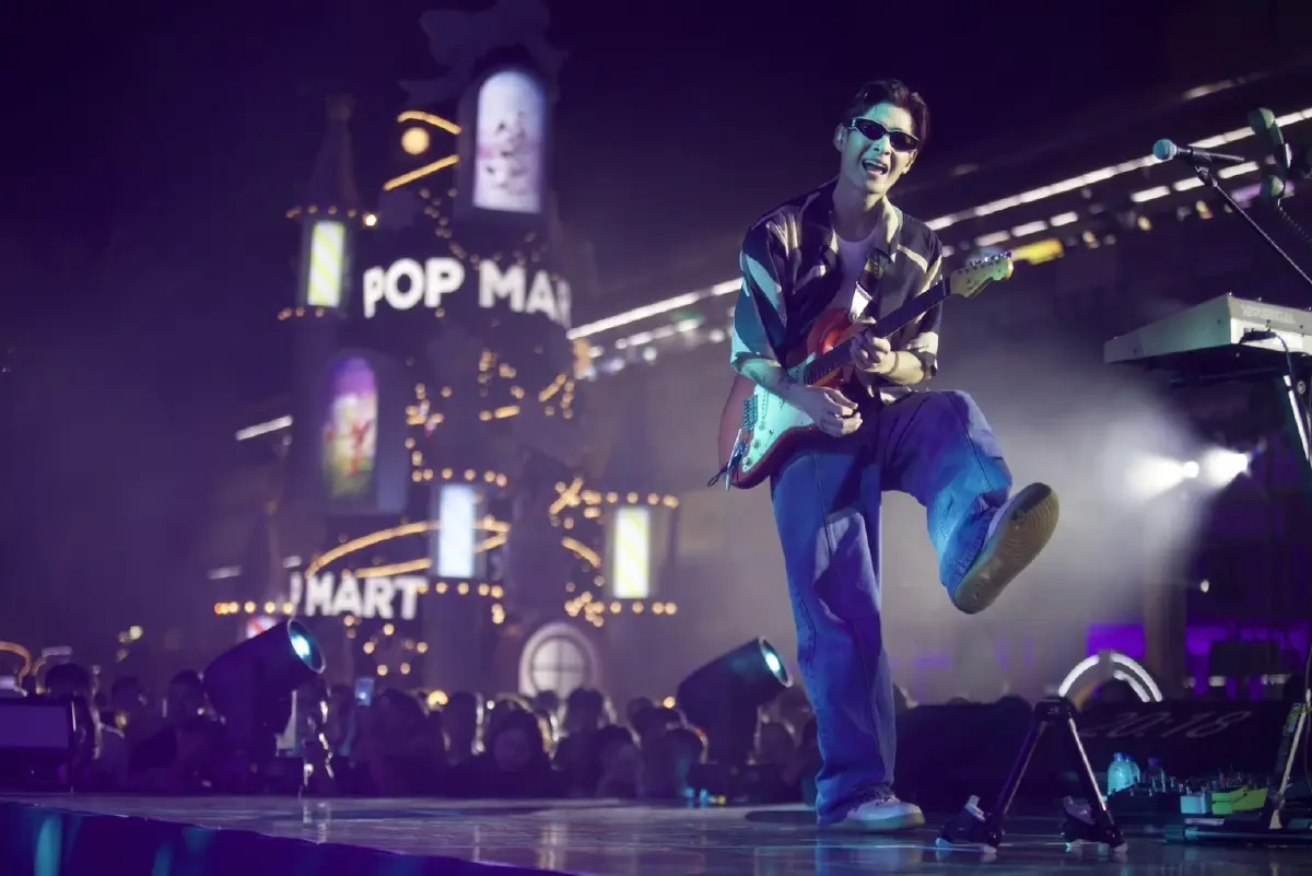 เคานต์ดาวน์ต้อนรับปีใหม่ใจกลางกรุงเทพฯ คนคึกคักล้นสยามพารากอน