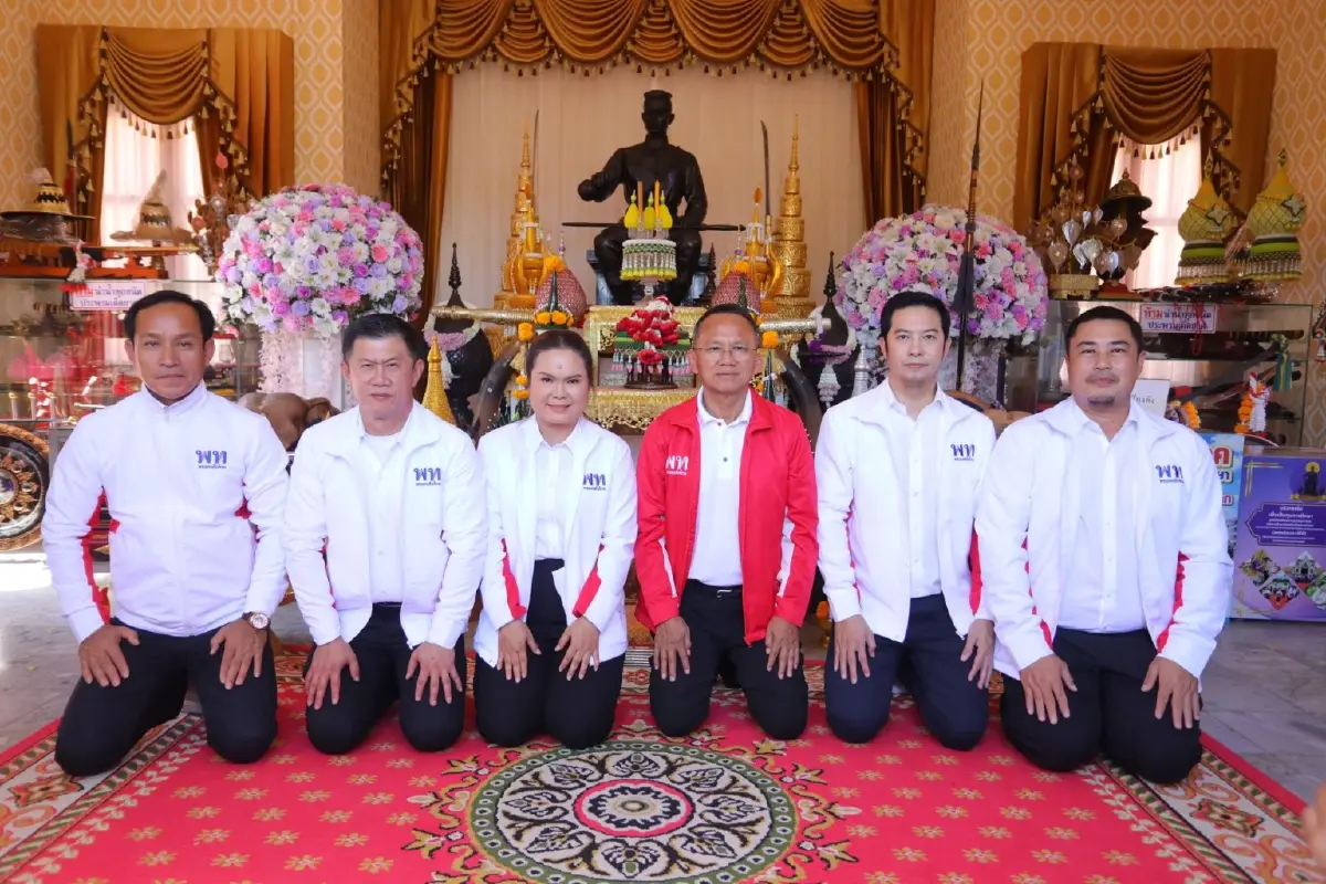 ‘สมศักดิ์’ นำทีม พท.3จังหวัด สมัครเลือกตั้ง ลั่น พร้อมเข้ามายกเครื่องประเทศ