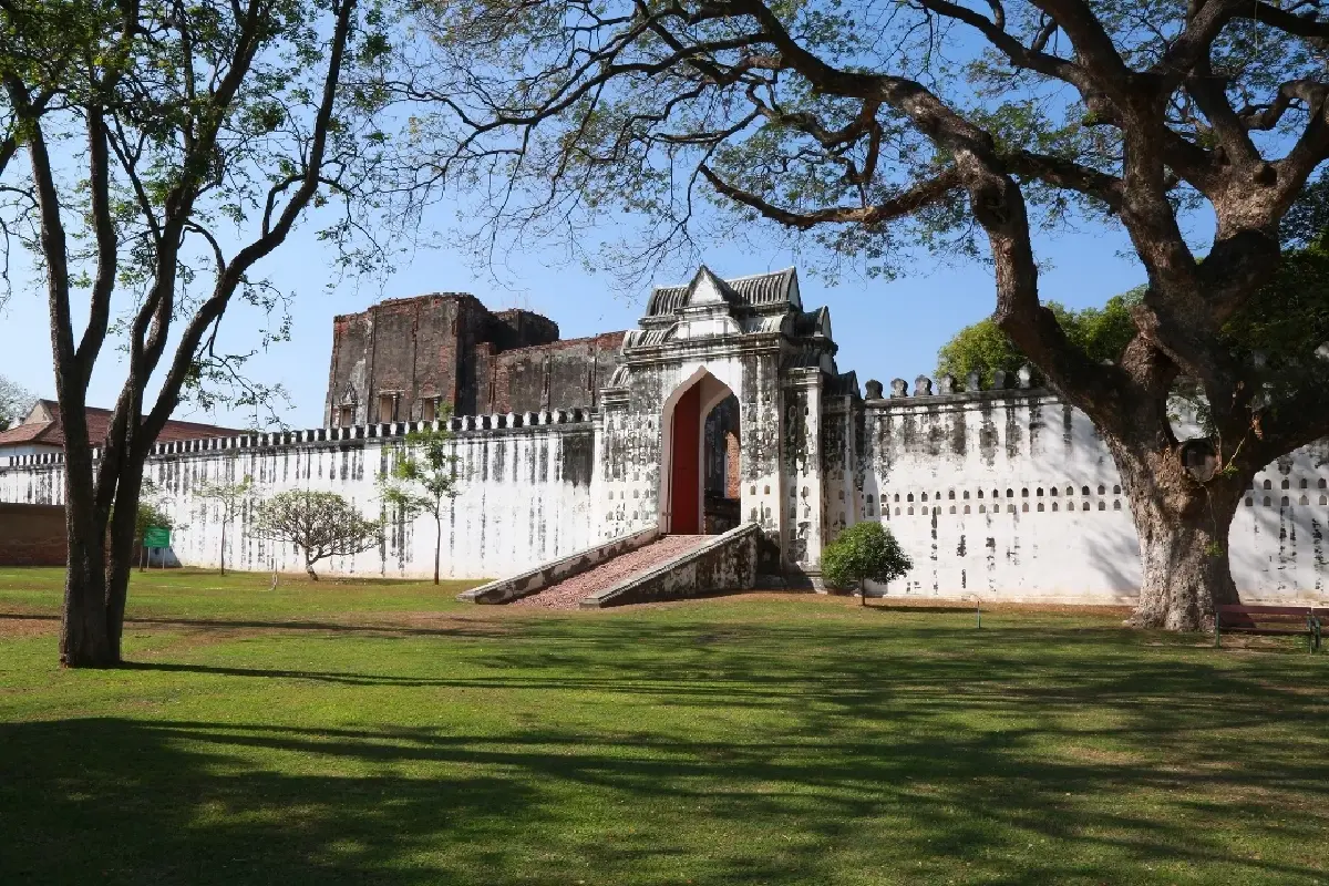 โบราณสถานยามราตรี : พิเศษกิจกรรม อยุธยานาวา ร่มพระบารมีสิริยาลัย