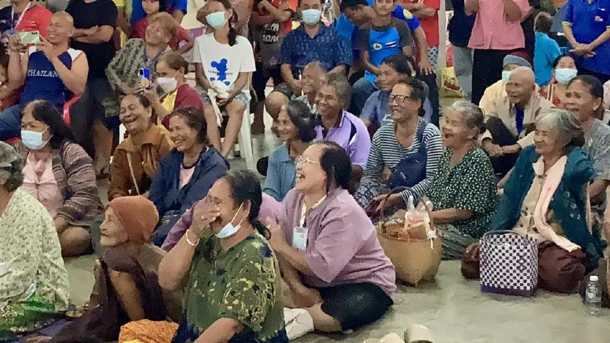 เสียงหัวเราะ รอยยิ้มผู้อพยพ เหตุปะทะชายแดนไทย-กัมพูชา