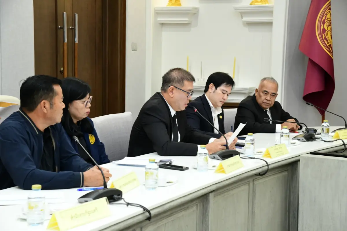 'พิพัฒน์' เดินหน้าปฏิรูป ขสมก. ดันรถเมล์ไฟฟ้าชุดใหม่ในปี 2569