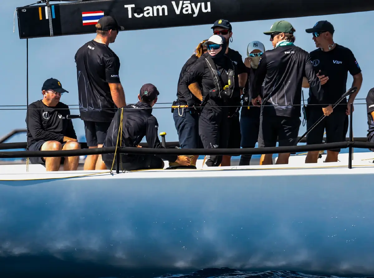 พระราชินี ทรงนำทีมเรือใบวายุ เข้าเส้นชัยเป็นอันดับ 1 ของเรซที่ 2