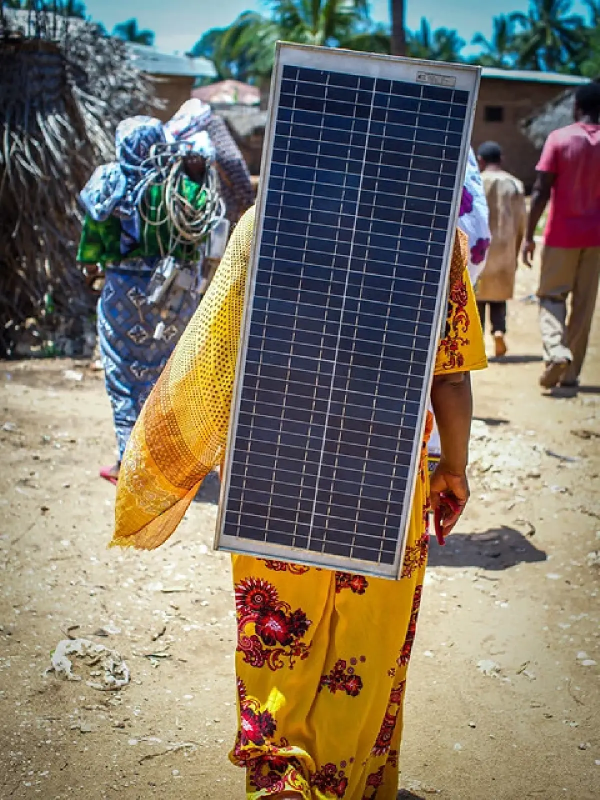 ‘Solar Mamas’ ช่างไฟฟ้าหญิง ผู้นำแสงสว่างจากโซลาร์เซลล์สู่ชุมชนห่างไกล