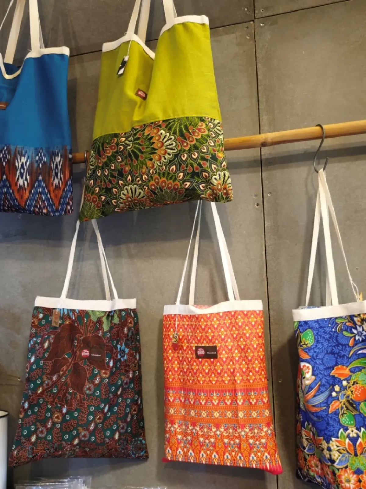 ยืนหยัดมา 30 ปี ‘เดอะ ชนบท’ ของที่ระลึกจากเมืองไทยราคาไม่แพง