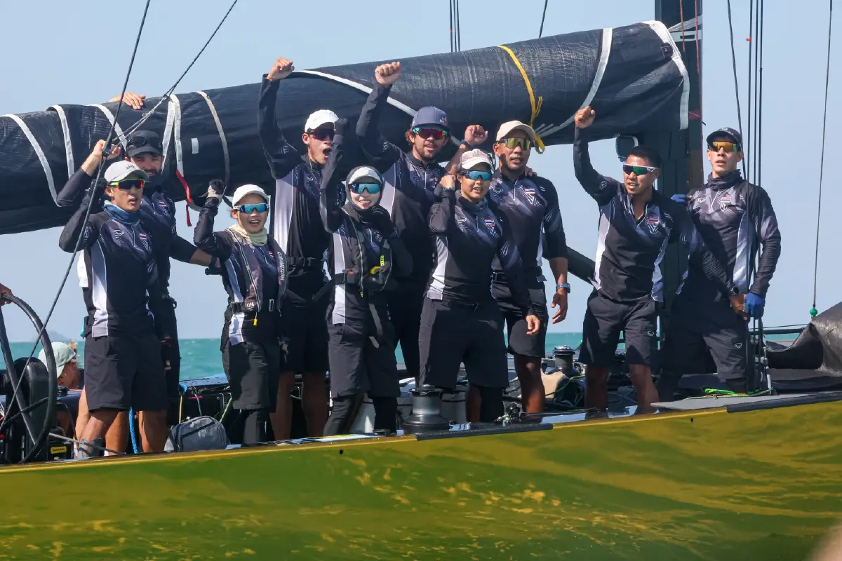 'พระราชินี' สร้างประวัติศาสตร์ ทรงนำทัพเรือใบไทย คว้าเหรียญทอง ซีเกมส์ ครั้งที่ 33