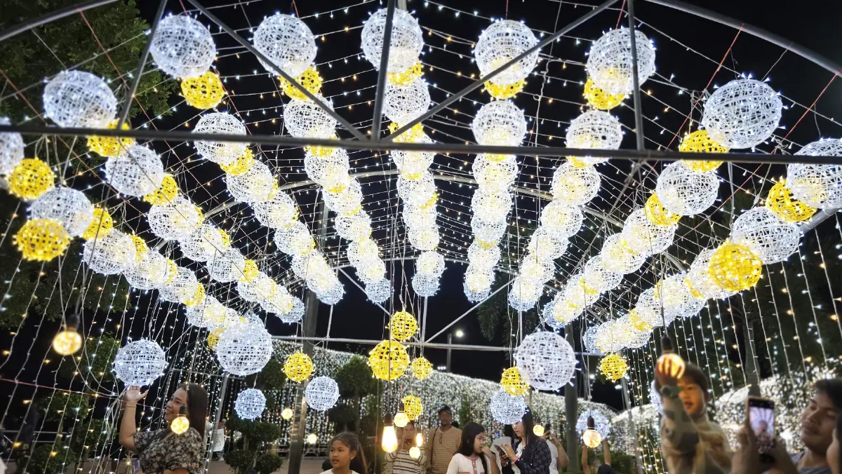 ชวนชม ‘สวนเรืองแสง’ ส่งท้ายปีเก่าต้อนรับปีใหม่ 2569 จ.สุราษฎร์ธานี