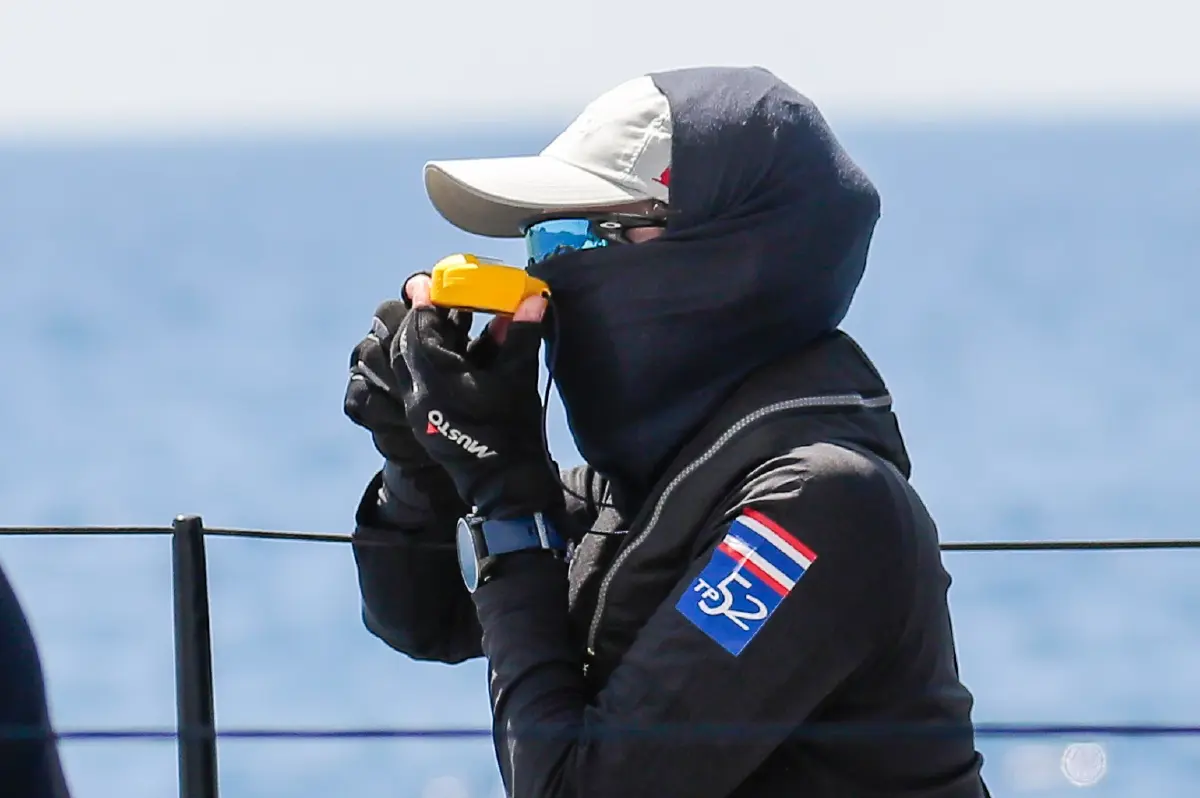 พระราชินี ทรงนำทีมเรือใบวายุ เข้าเส้นชัยเป็นอันดับ 1 ของเรซที่ 2