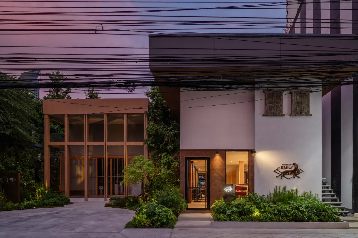 ไม่ได้มีแค่หมี่ไก่ฉีก! EMILY’S ขาย ‘ข้าวเหนียวเนื้อ-หมูเค็ม’ ราคากล่องละ 180-250 บาท