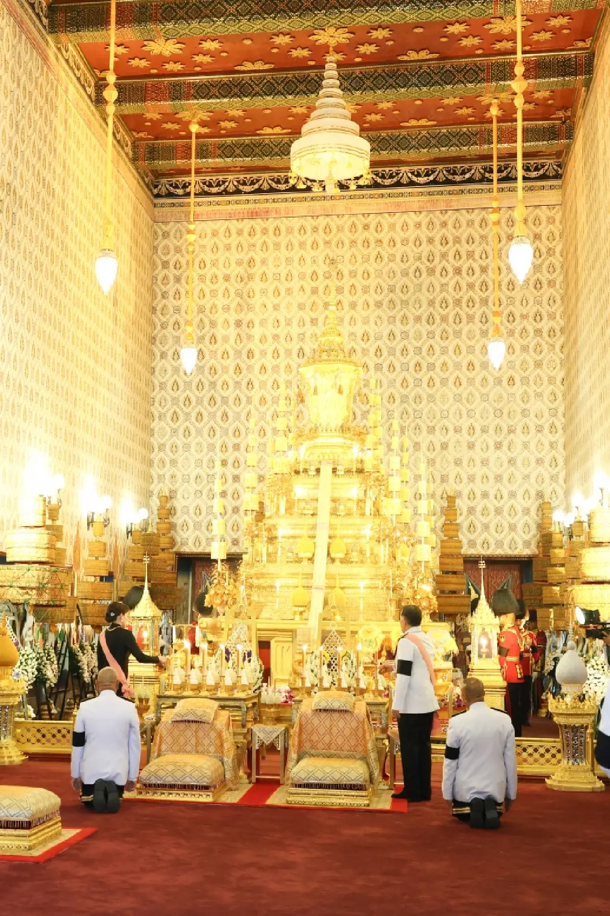 ในหลวง-พระราชินี เสด็จฯ ทรงบำเพ็ญพระราชกุศลปัญญาสมวาร ถวายพระบรมศพ พระพันปีหลวง