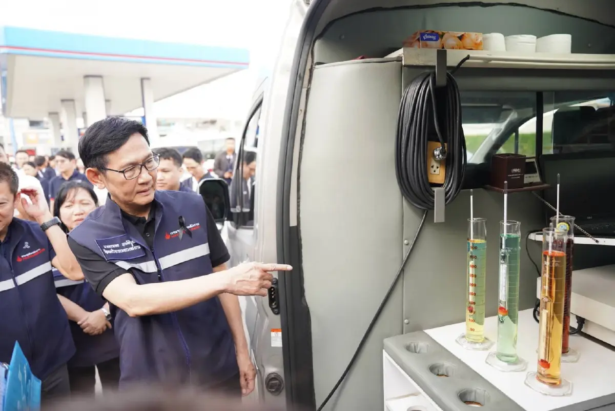 'อรรถพล' ตรวจคุณภาพน้ำมันในปั๊มหลังน้ำลด พร้อมช่วยเหลือผู้ประสบภัยใน จ.สงขลา