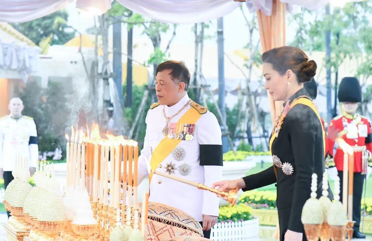 ในหลวง-พระราชินี ทรงปฏิบัติพระราชกรณียกิจ วันคล้ายวันพระบรมราชสมภพ รัชกาลที่ 9