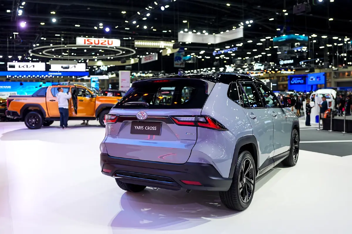 ตลาดรถยนต์เร่งซื้อ รับ 'ภาษีสรรพสามิตใหม่' - 'หมดมาตรการ อีวี 3.0'