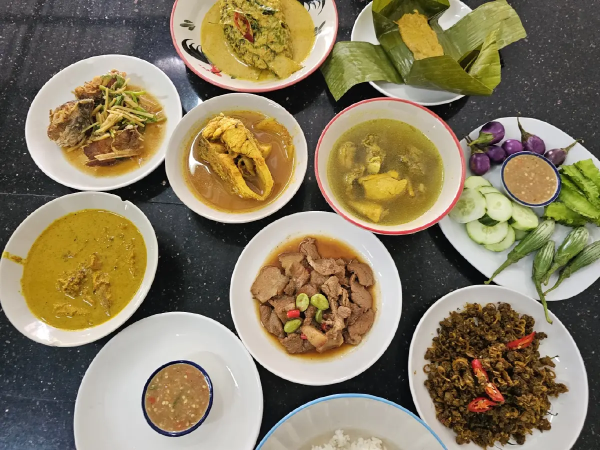 ‘แกงขมิ้น’ ที่ ‘ครัวหนังตะลุง’ จากทุ่งสง หรอยแรง ที่ แฟลตคลองจั่น