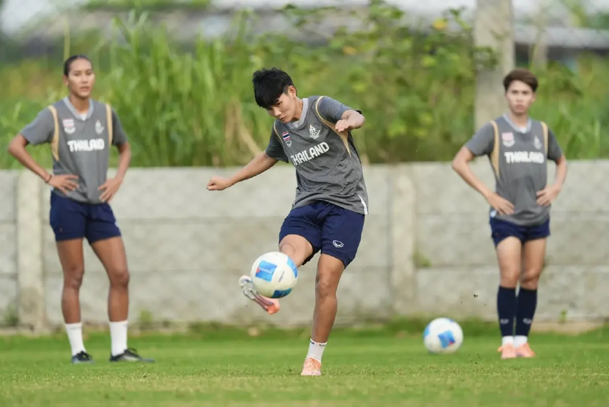 ถ่ายทอดสด 'ไทย พบ ฟิลิปปินส์' ดูบอลสด รอบรองฯ ฟุตบอลหญิง ซีเกมส์ 2025