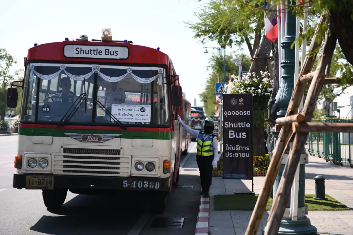 เข้ากราบพระบรมศพ ยอดพุ่ง 2 แสน กทม. เผย 5 ธ.ค. ปิดจุดคัดกรอง 13.00 น.