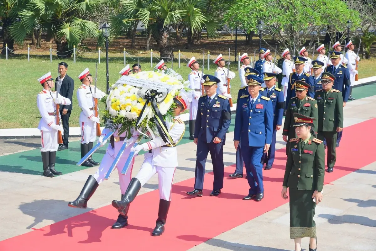 ผบ.ทอ. เยือนกองทัพอากาศลาว กระชับความสัมพันธ์ขยายความร่วมมือ