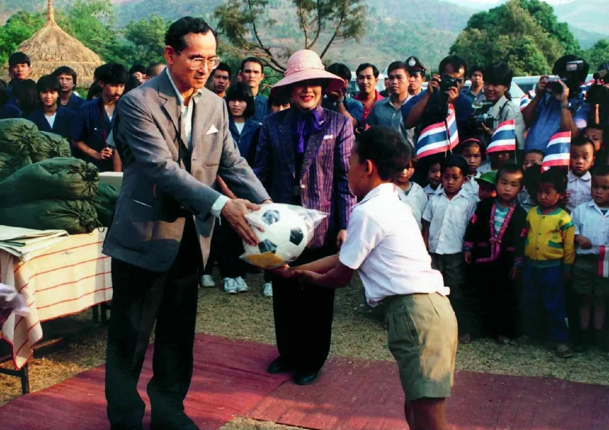 อินทนนท์...ด้วยพระบารมีคุ้มฟ้า