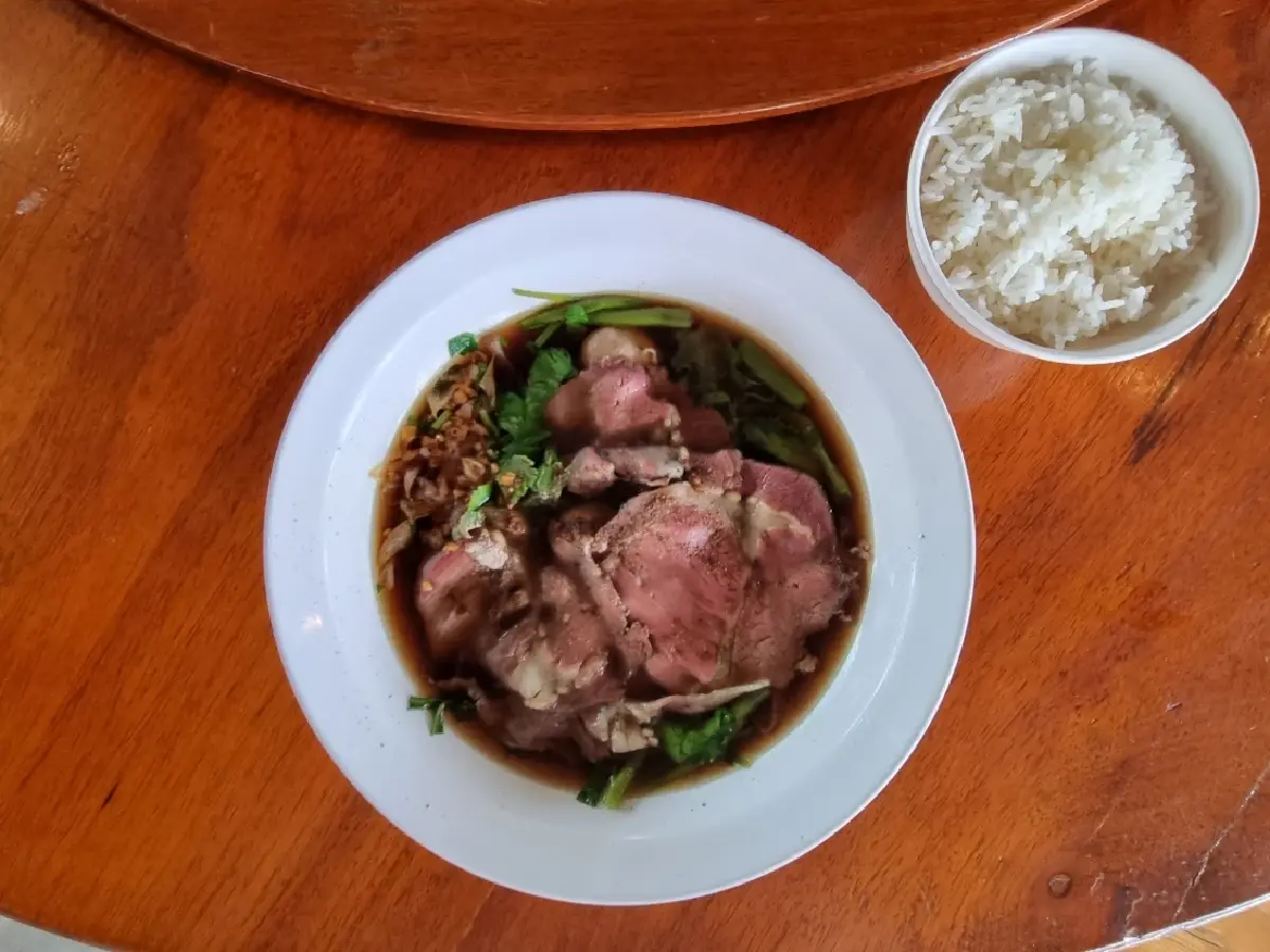 ไปกินเนื้อตุ๋นคาเฟ่ by โอเล่ มือกีตาร์วง ETC ที่ อ.แม่จัน