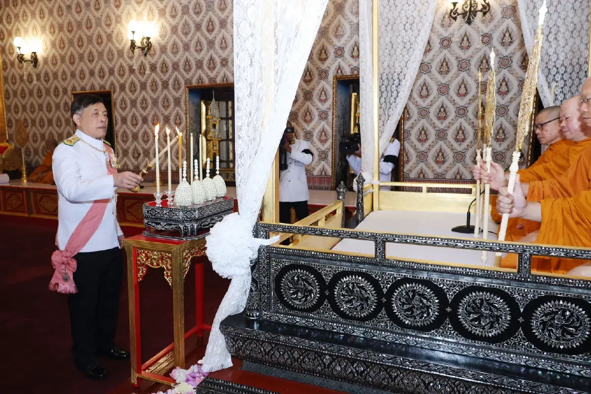 ในหลวง-พระราชินี เสด็จฯ ทรงบำเพ็ญพระราชกุศลปัญญาสมวาร ถวายพระบรมศพ พระพันปีหลวง