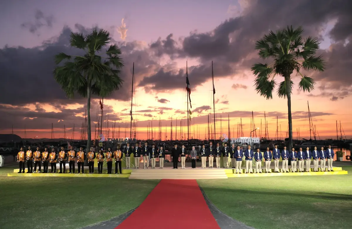 'ในหลวง' พระราชทานเหรียญทอง การแข่งขันกีฬาเรือใบ ซีเกมส์ ครั้งที่ 33 แด่ 'พระราชินี'